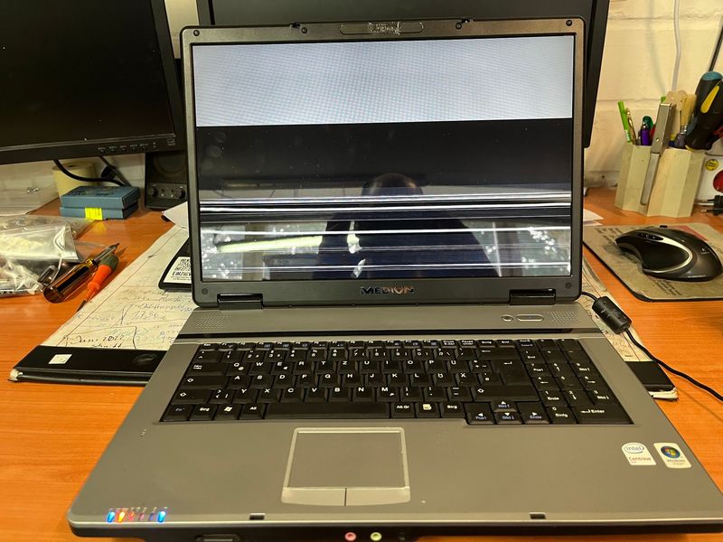 Medion Laptop Bildschirm defekt Medion Laptop Bildschirm defekt
