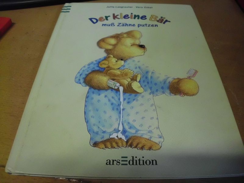 Der kleine Bär muß Zähne putzen Der kleine Bär muß Zähne putzen