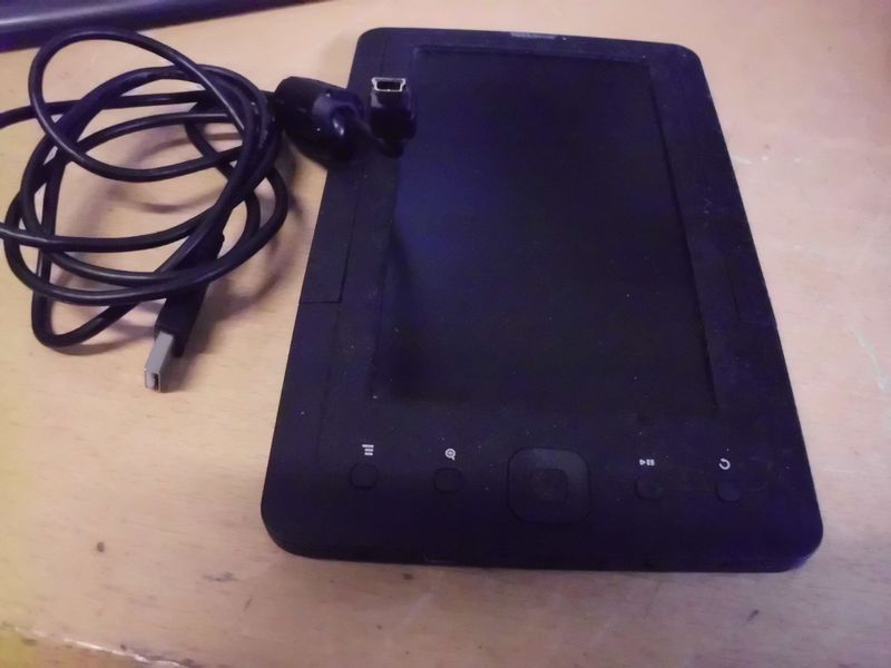 ebook Reader von Trekstor mit Ladekabel ebook Reader von Trekstor mit Ladekabel