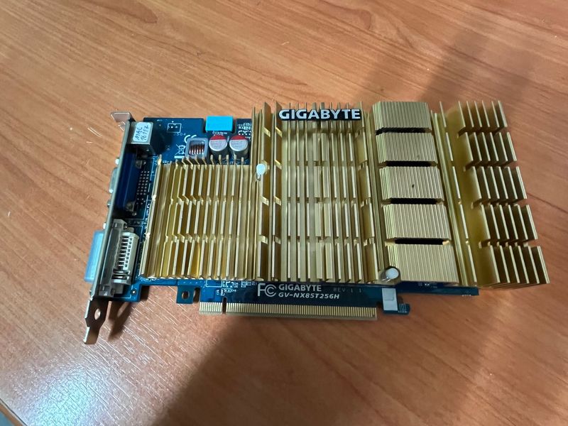 Grafikkarte Gigabyte GV-NX85T256H Rev:1.1 Grafikkarte Gigabyte GV-NX85T256H Rev:1.1