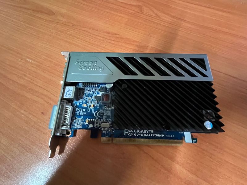Grafikkarte Gigabyte GV-RX24T256HP Rev.:1.2 Grafikkarte Gigabyte GV-RX24T256HP Rev.:1.2
