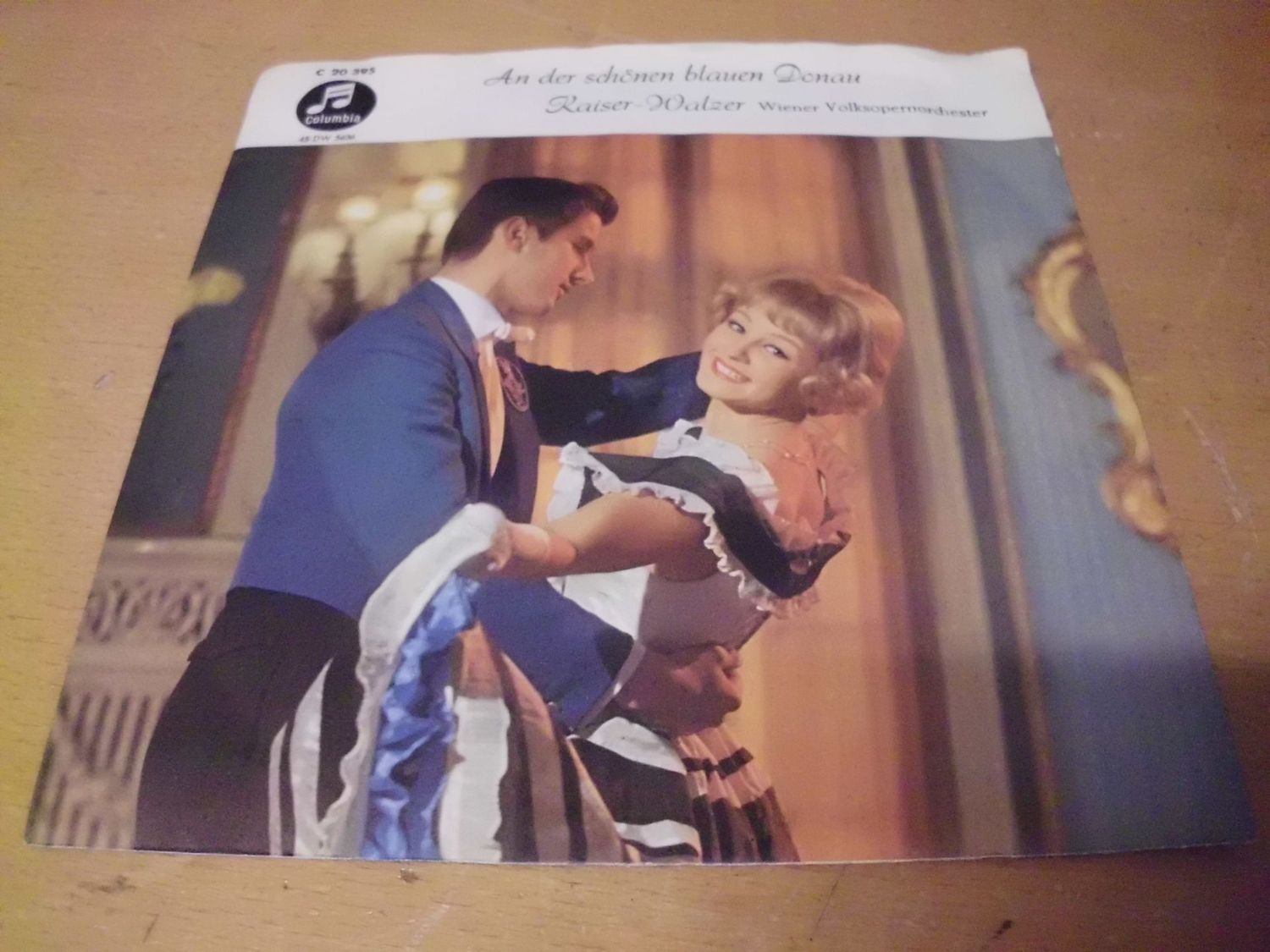 Wiener Volksoperorchester - An der schönen blauen Donau/Kaiser Walzer