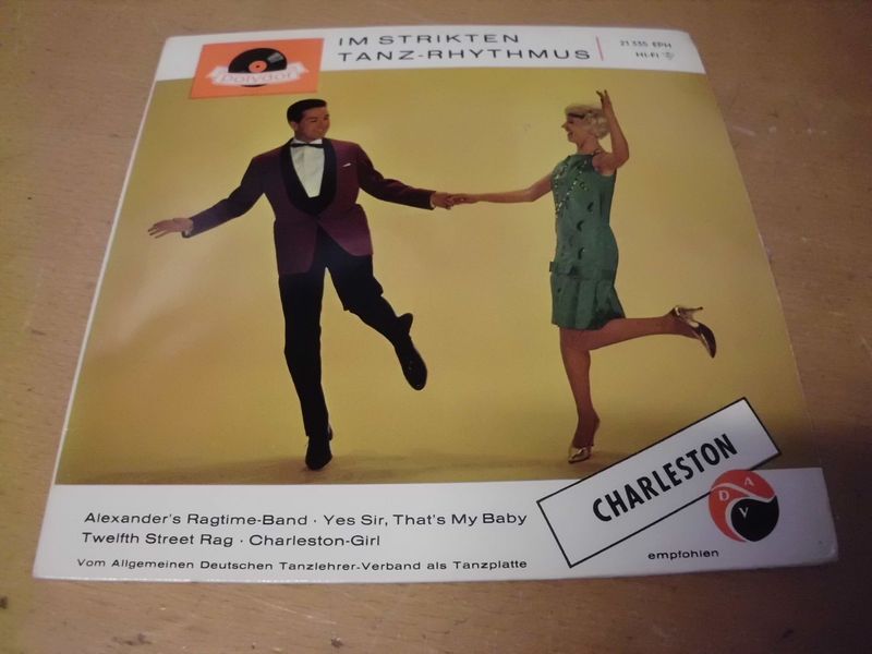 Im Strikten Tanz-Rhythmus - Charleston Im Strikten Tanz-Rhythmus - Charleston