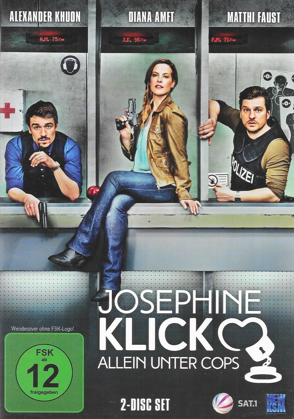 Josephine Klick allein unter Cops