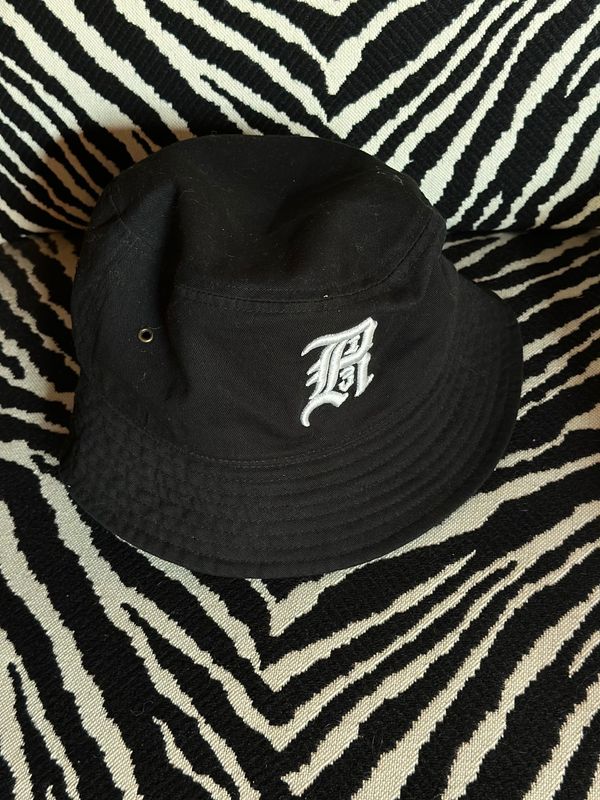 R13 Bucket Hat