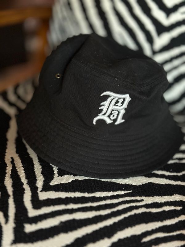 R13 Bucket Hat
