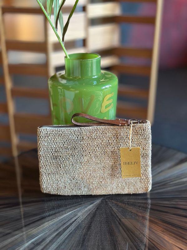 Ibeliv Ampy Clutch