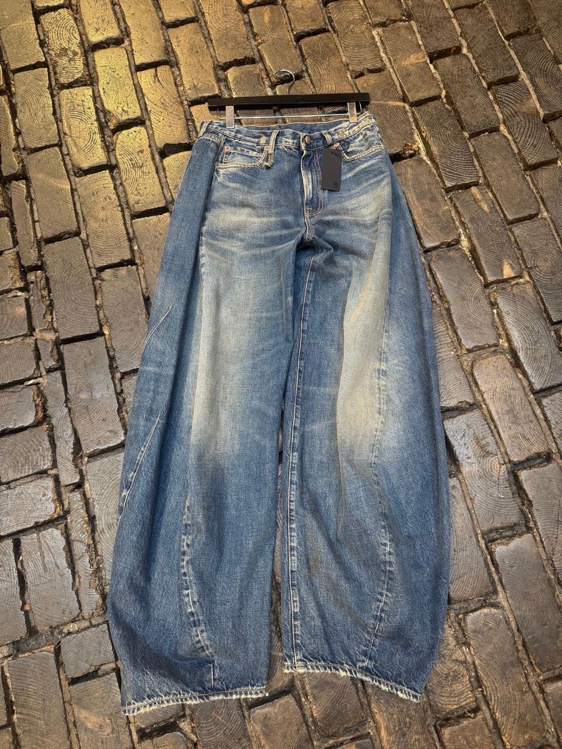 R13 Janine Jean