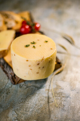Сыр "Ликинский" с пажитником(100грамм)