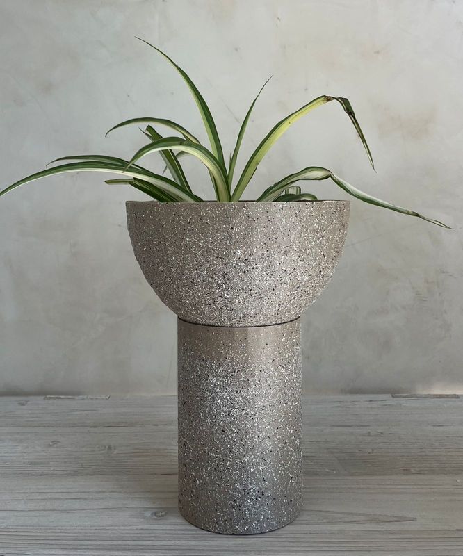 MACETA CON BASE IMPRESA EN 3D