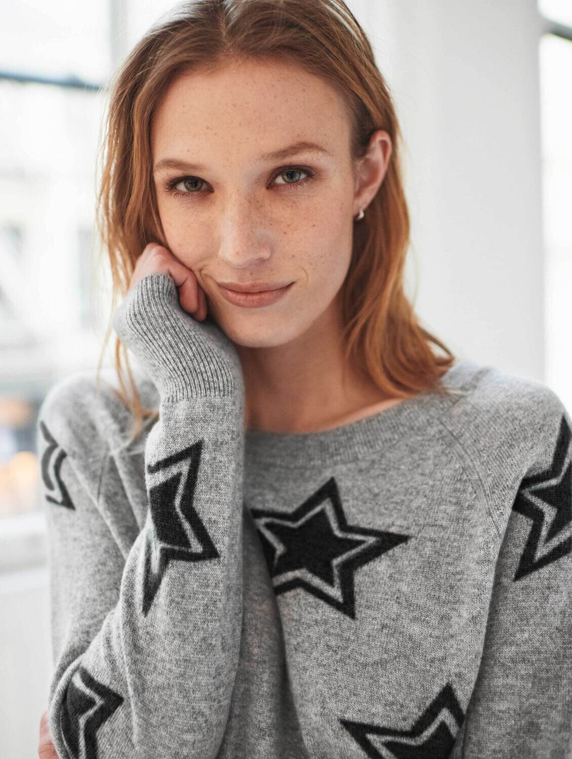 WHITE+WARREN Cashmere Star Intarsia Crew Neck