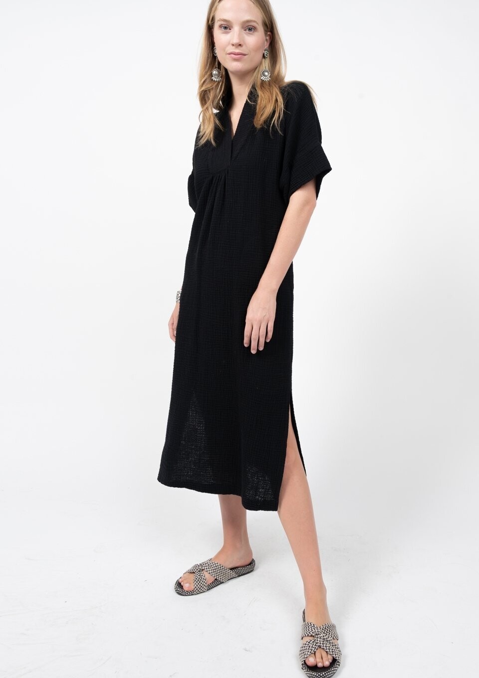 IVY JANE Gauzee Black Pullover Midi Dress