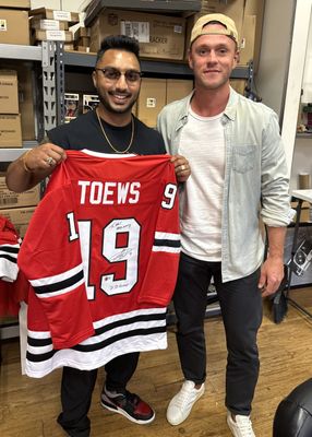 Jonathan Toews MAIL-ORDER (YOUR item to be sent in for autograph)