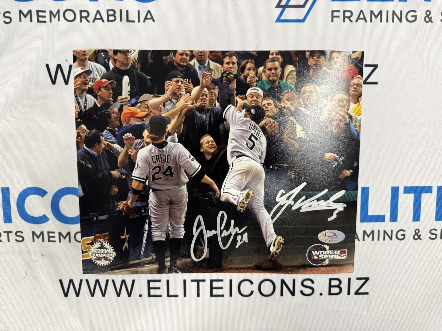 Joe Crede & Juan Uribe Signed 8x10 Photo (PSA COA)