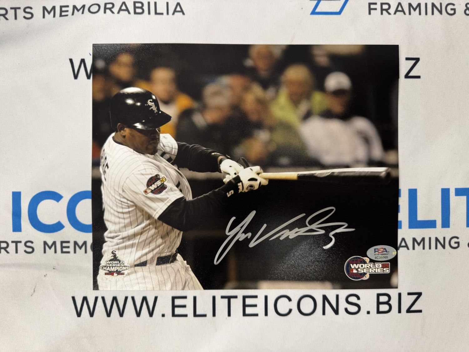 Juan Uribe Signed 8x10 Photo (PSA COA)