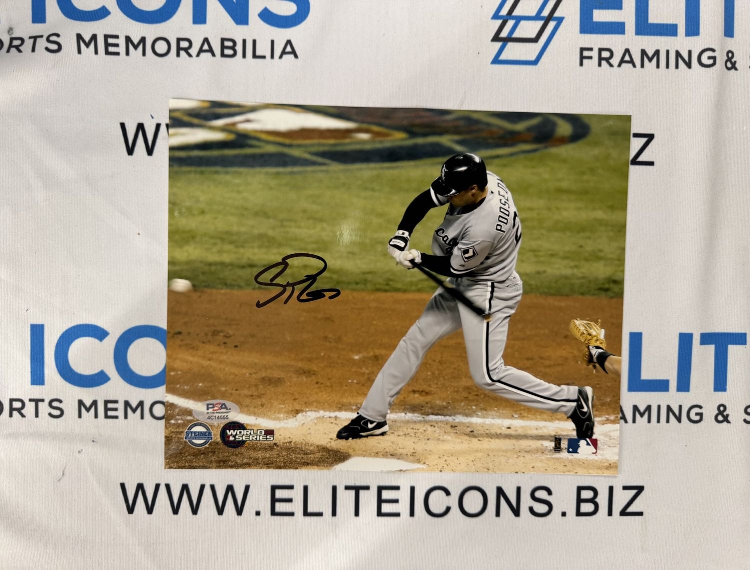Scott Podsednik Signed 8x10 Photo (PSA COA) - 1