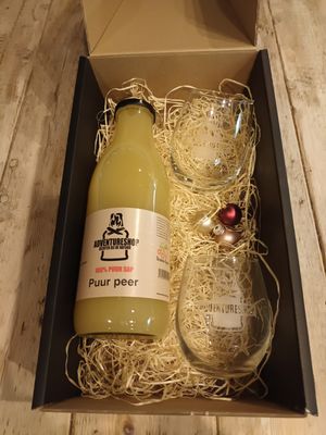 Geschenkverpakking met 100% Puur Sap (non alcoholische) met 2 glazen.