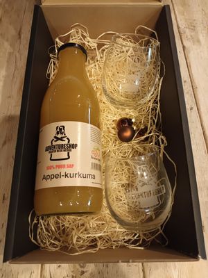 Geschenkverpakking met 100% Puur sap (non alcoholische) met 2 glazen.