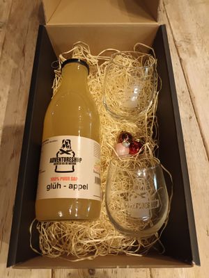 Geschenkverpakking met 100% Puur sap (non alcoholische) met 2 glazen.