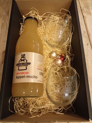 Geschenkverpakking met 100% Puur sap (non alcoholische) met 2 glazen.