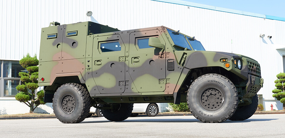 Small tactical vehicle (KLTV) bulletproof 8-seater command vehicle