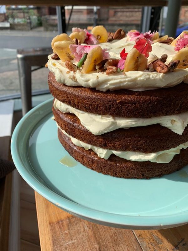 Banana, pecan & maple cake