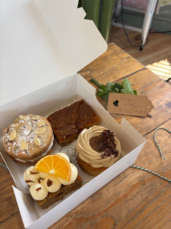 Father's Day cake selection box Father's Day cake selection box