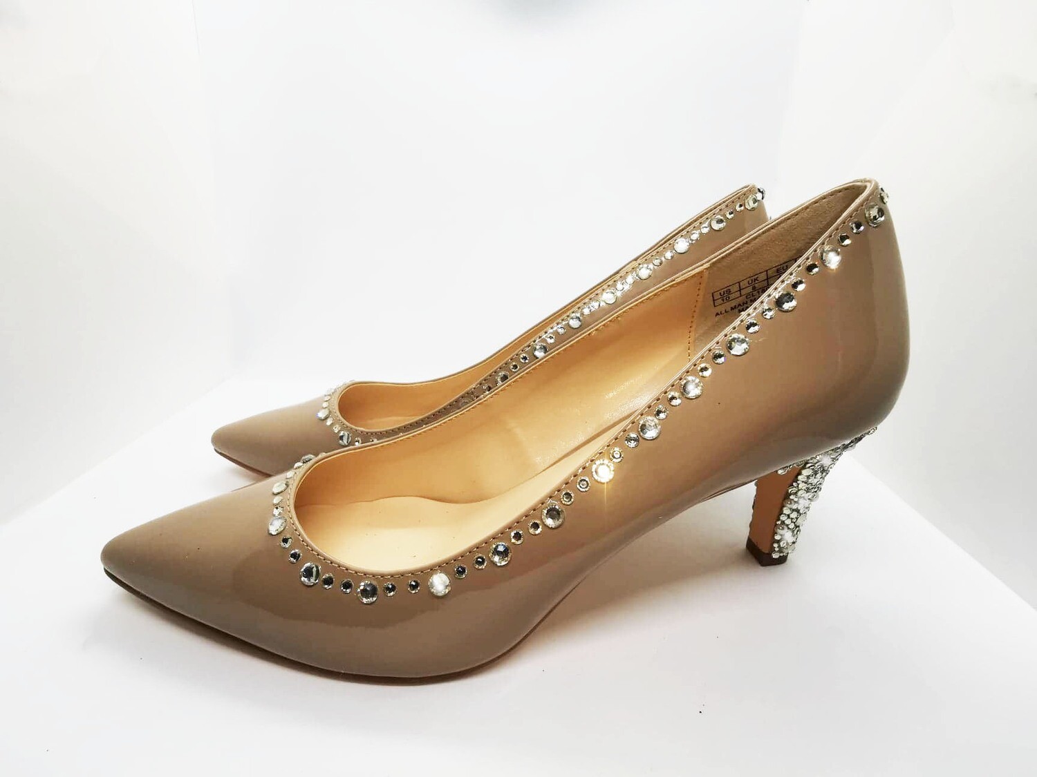 Ẹwa Crystal Embellished Court Heels