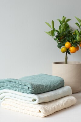 Coco & Pine - Knitted Blanket - Green