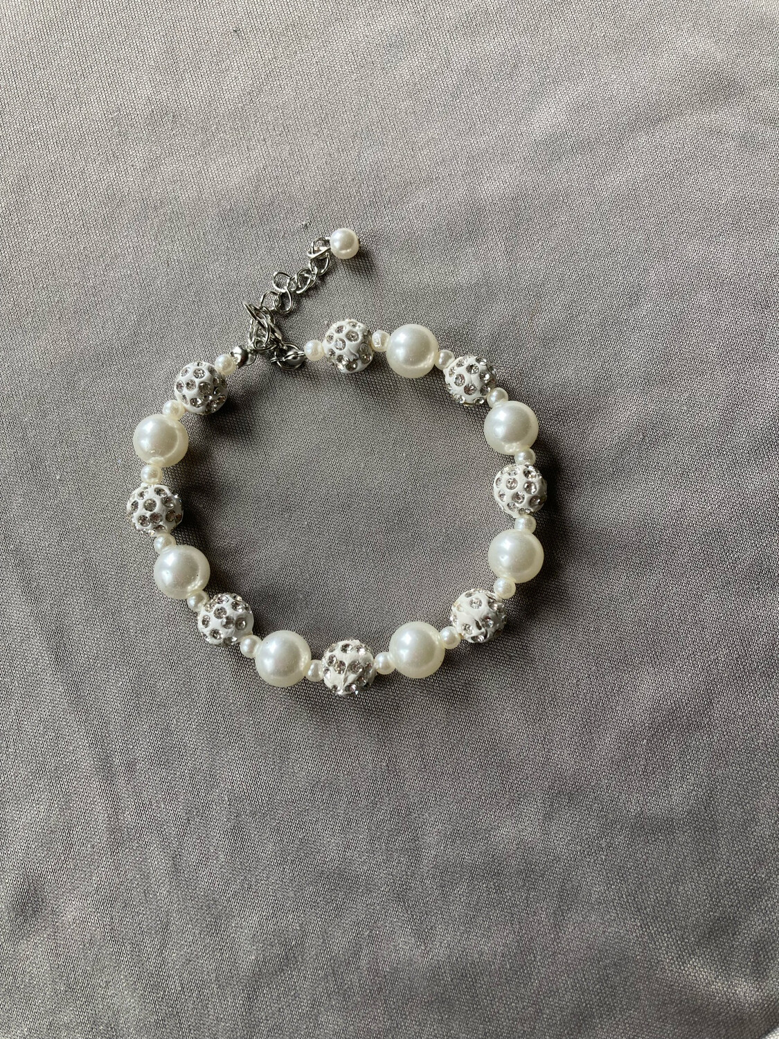 Armband witte en zilveren parels (bruid)