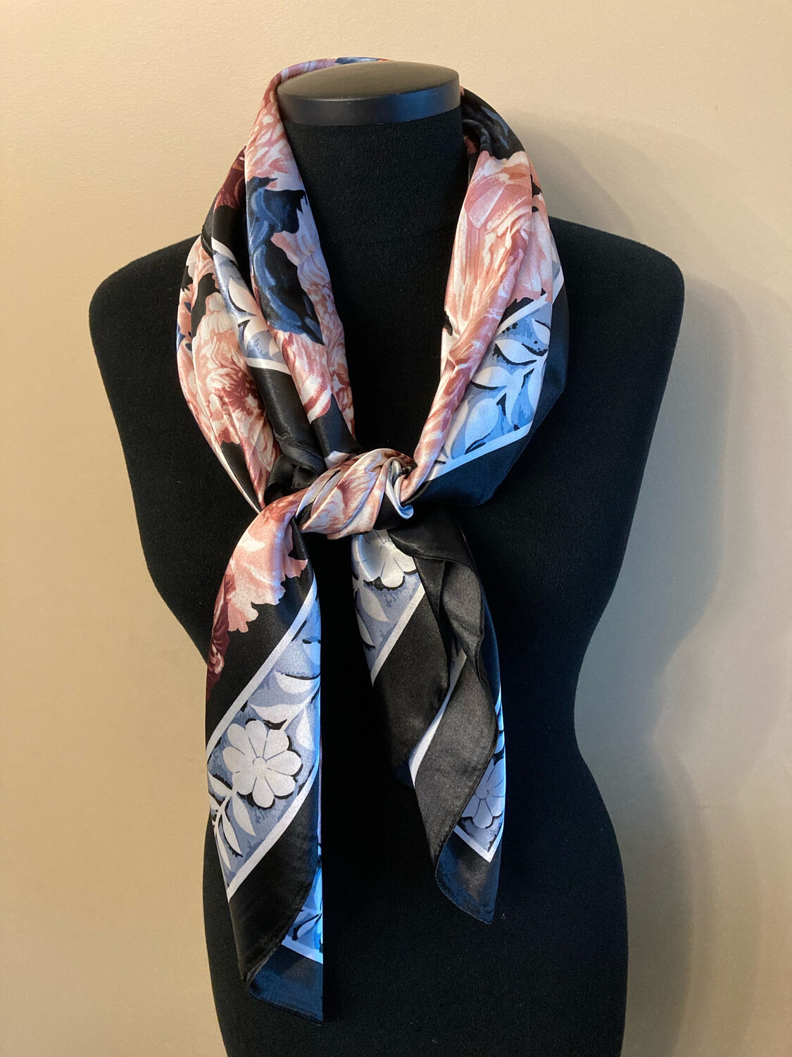 Sjaal bloemen roze-zwart 90 x 90 cm