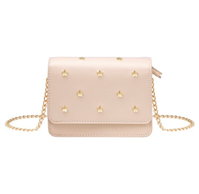 Handtas met ster studs en kettingriem