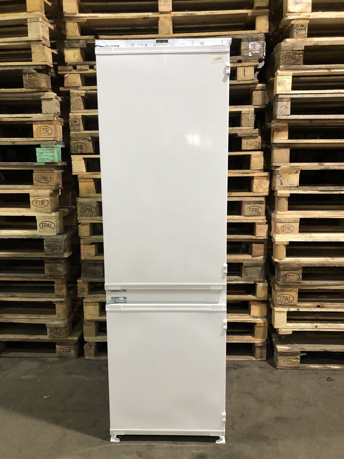 BEKO Pro HarvestFresh BCFD3V73 Integrated 70/30 Fridge Freezer Sliding Hinge