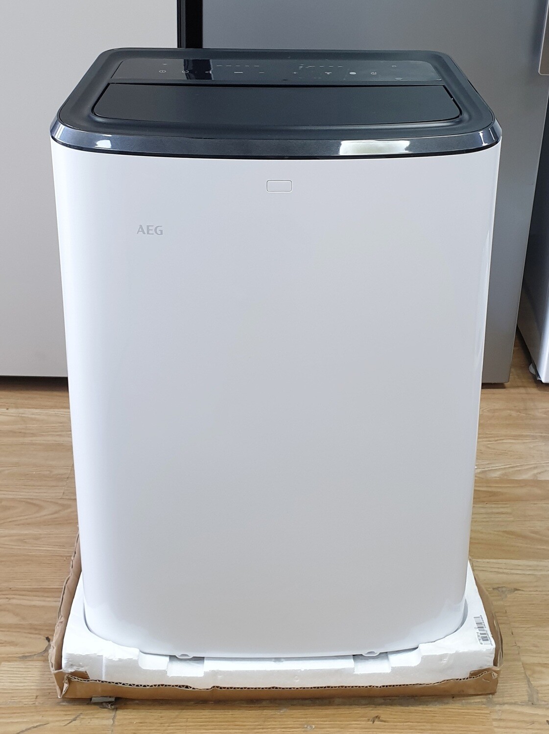 AEG AXP34U339HW 12000 BTU Portable Air conditioner/Heater/Dehumidifier #11734