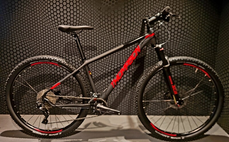 Thompson Element Pro 17"/M & 21"/XL