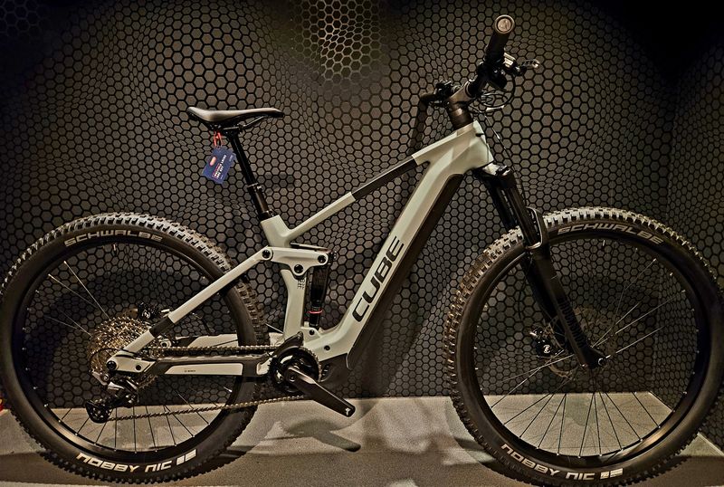Cube Stereo Hybrid 140hpc Pro M & L