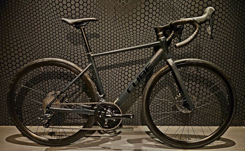 Cube Attain Race 53cm