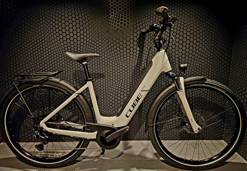 Cube Touring Hybrid One 625 46cm