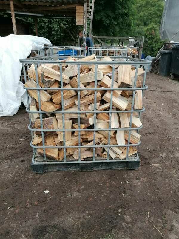 Kaminholz gemischt 33 cm Länge Kaminholz gemischt 33 cm Länge