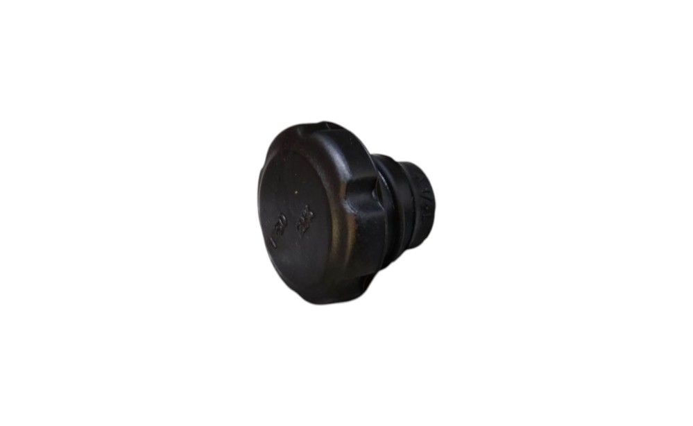 7. Fuel Cap Black Short 2%
