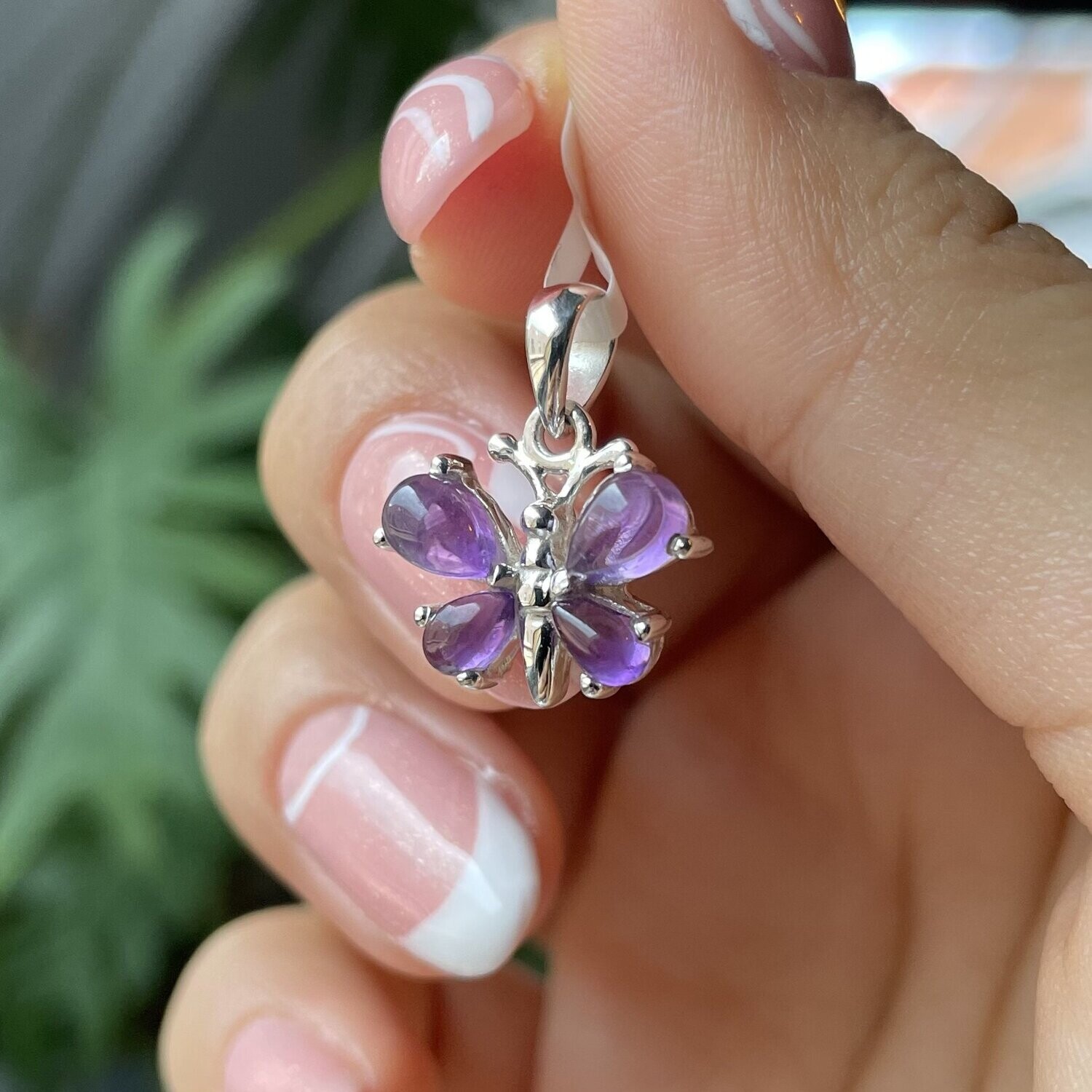 Vlinder kettinghanger van amethist (925 zilver)