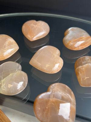 35mm maansteen hart met flash (intuïtie, vrouwelijkheid, vruchtbaarheid)