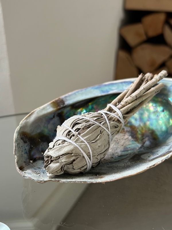 Abalone schelp + salie smudge