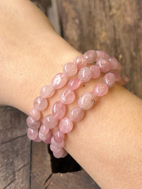 Rozenkwarts armband getrommeld