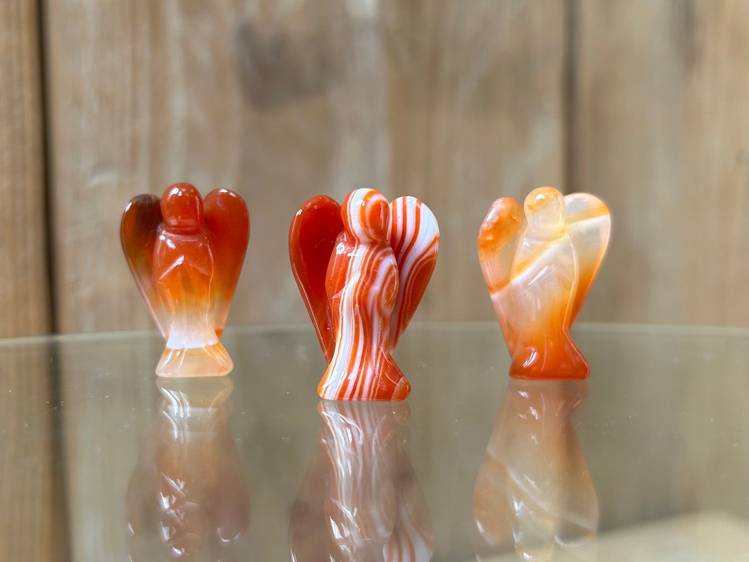 Carneool geband engeltje (2,5cm)