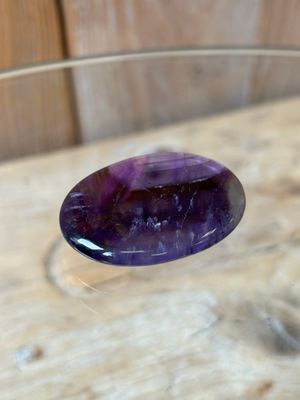 Worrystone/duimsteen van amethist Worrystone/duimsteen van amethist
