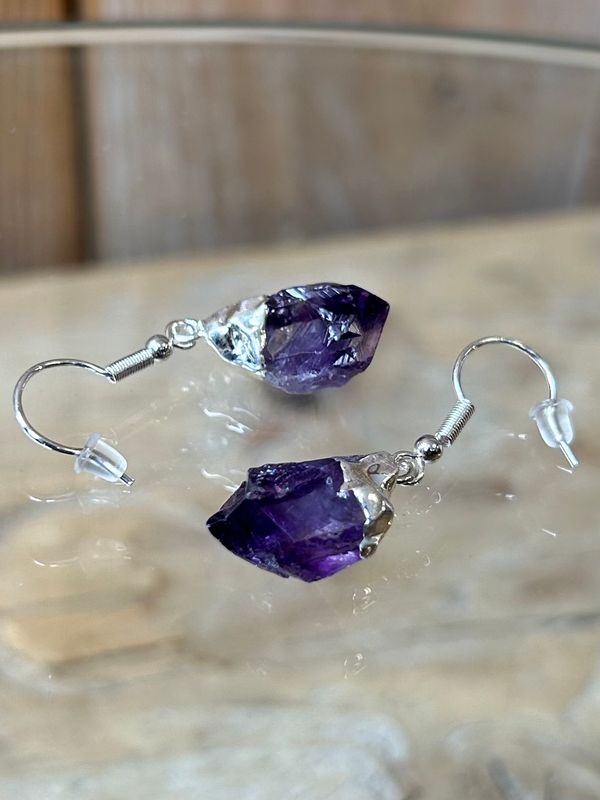 Amethistpuntjes oorhangers (silver plated)