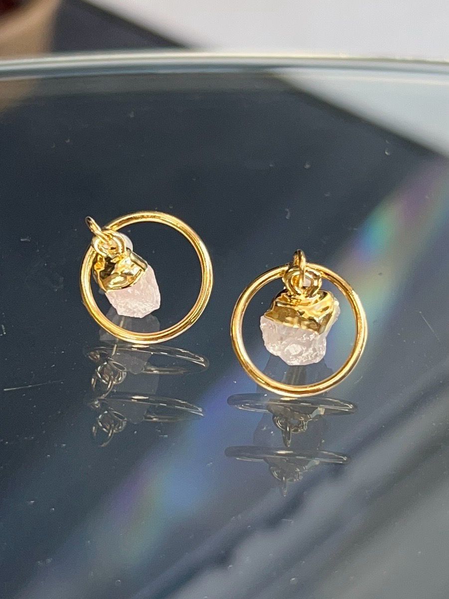 Rozenkwarts ruw oorbellen (gold plated)
