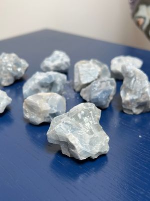 Ruwe blauwe calciet