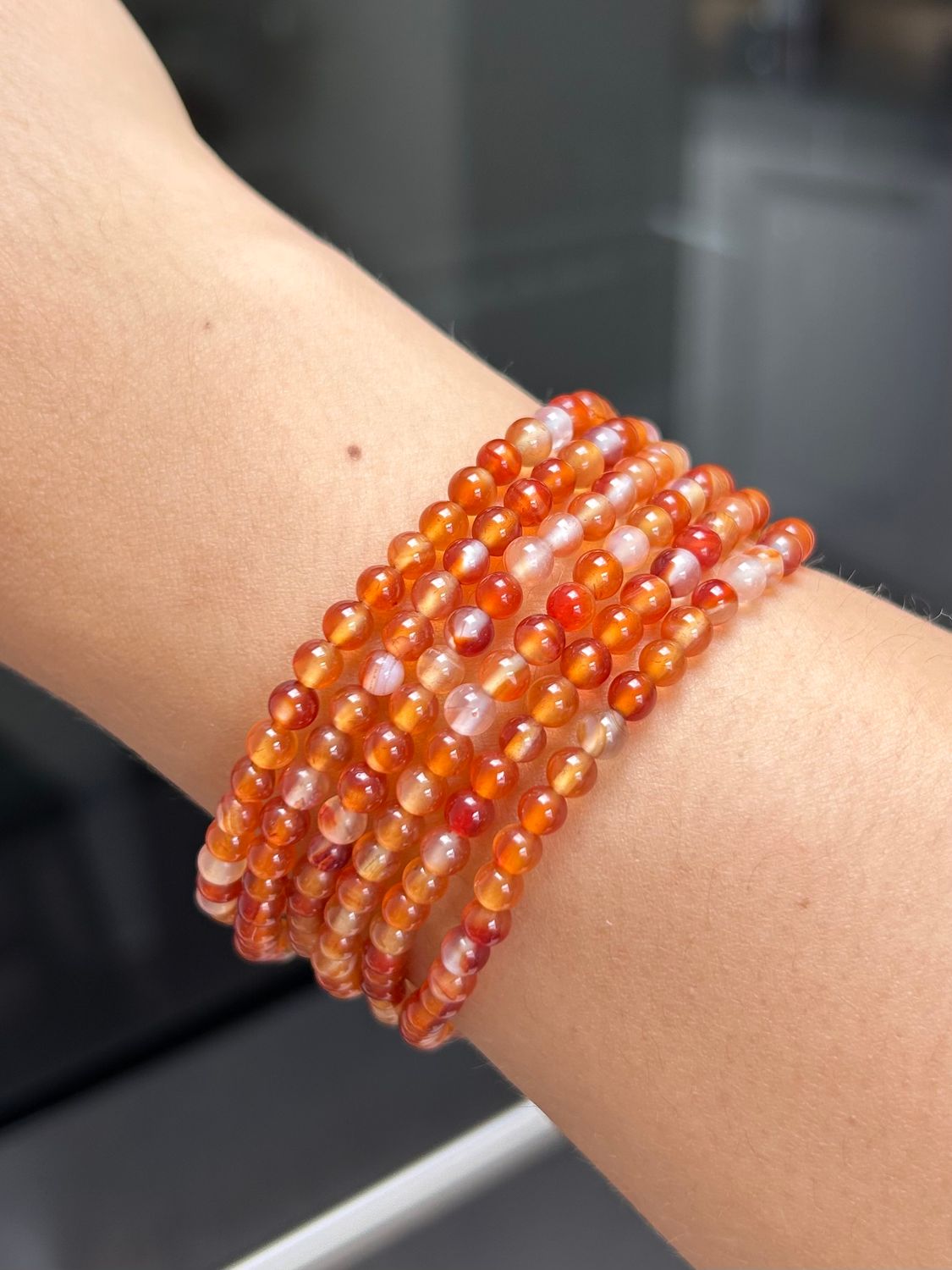 Carneool kogel armband (4mm) (geeft kracht, moed en energie, positief effect heeft op de seksualiteit)